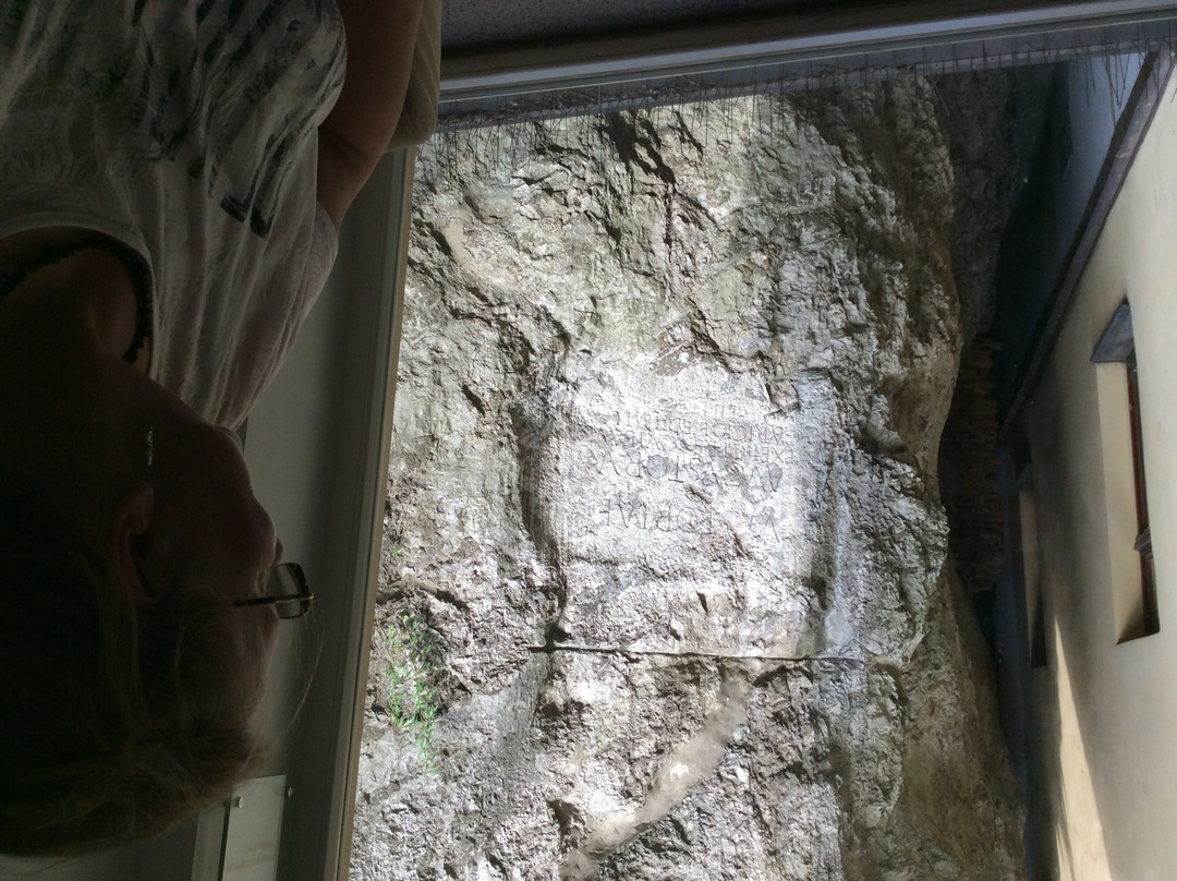 Roman inscription-Trencin必去景点