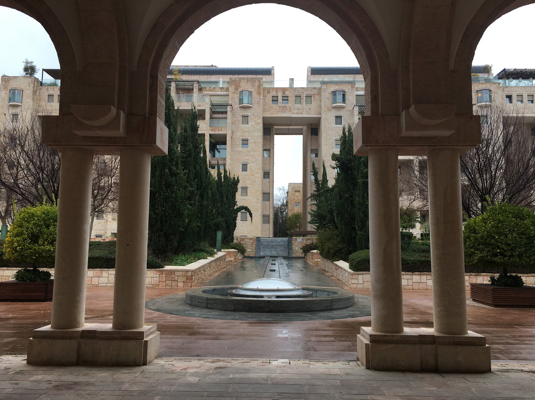 YMCA三重门酒店主图