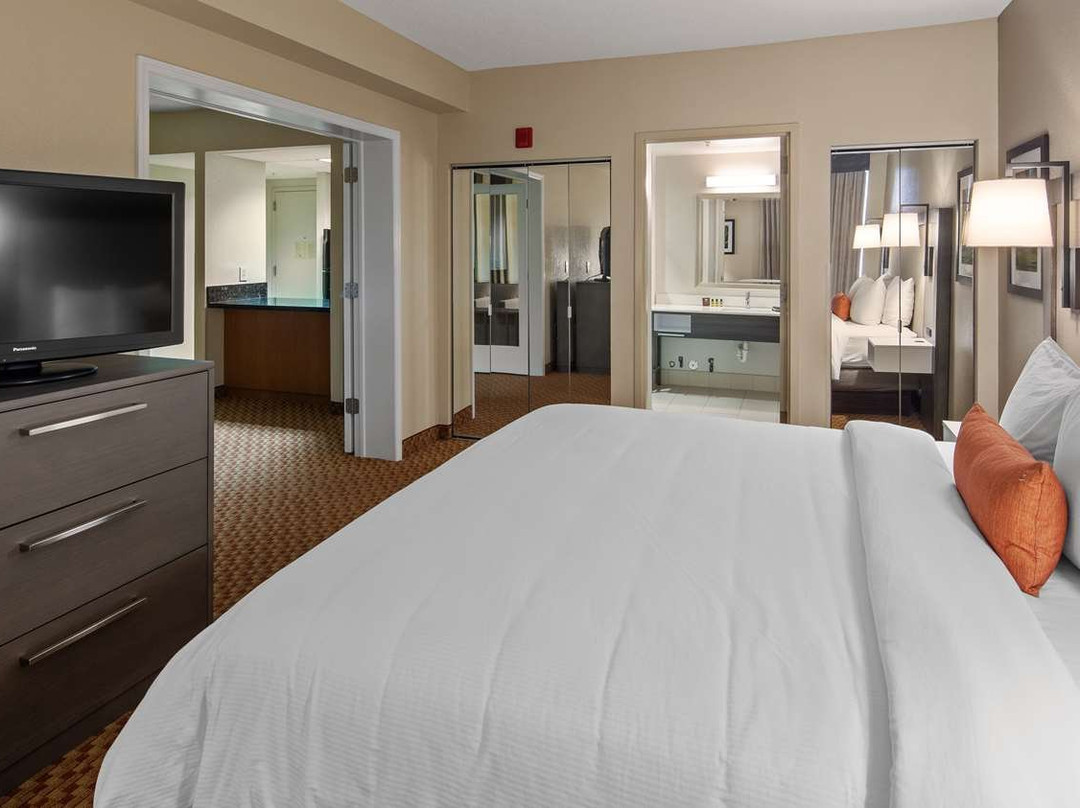 Best Western Plus Kendall Hotel & Suites主图