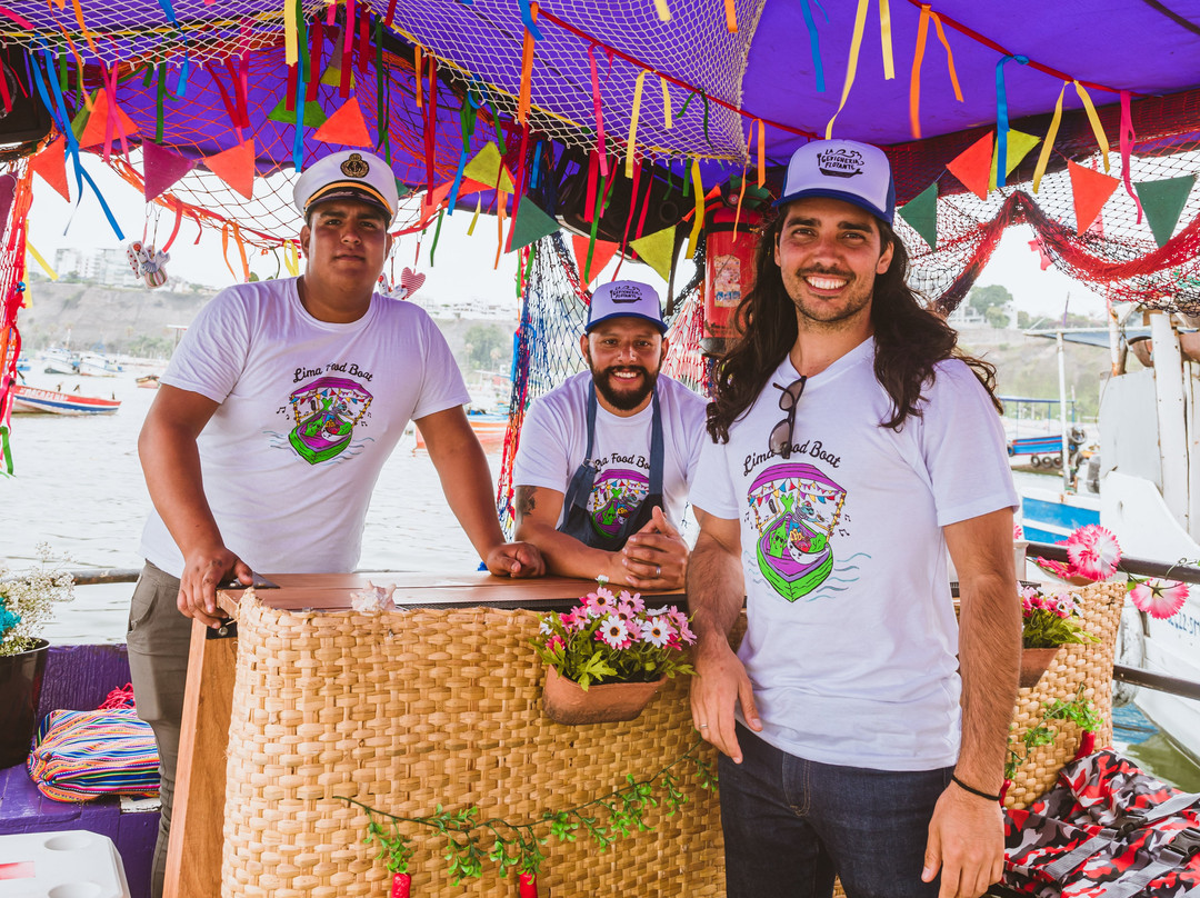 Lima Food Boat