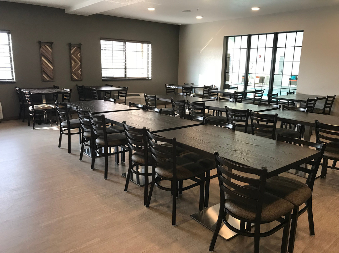 Blue Grass Inn & Suites主图