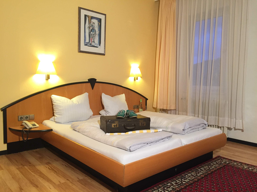 库尔冯斯米德费登酒店主图