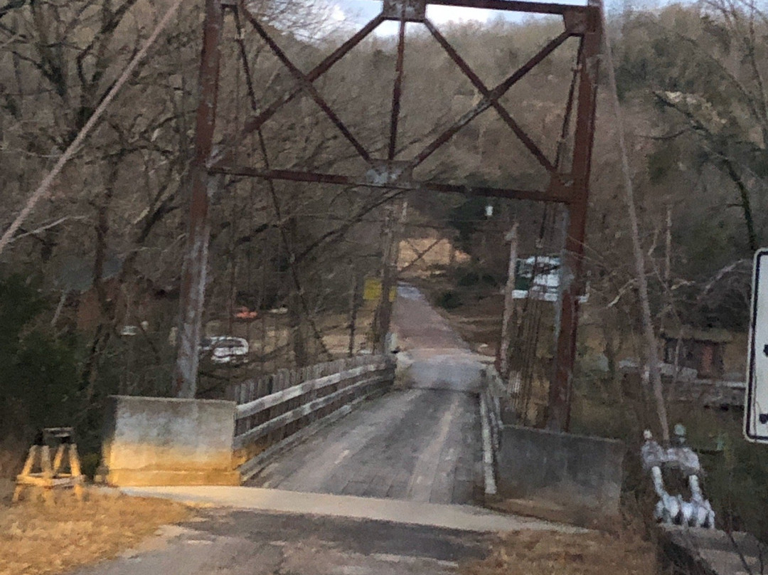 Swinging Bridge景点图片