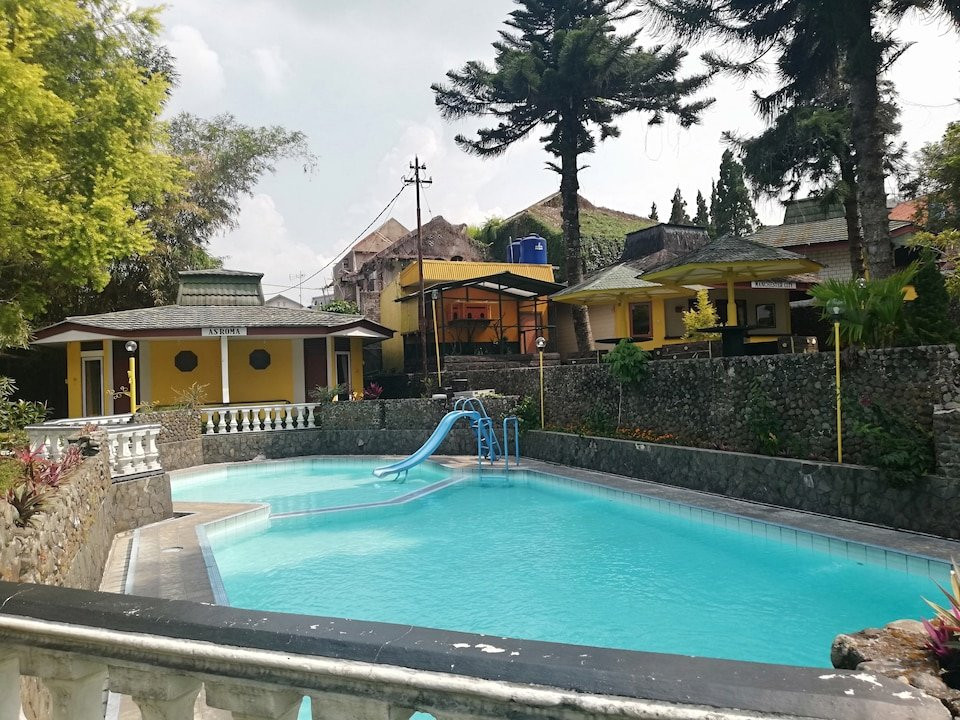 OYO 1996 Koneng Hotel主图