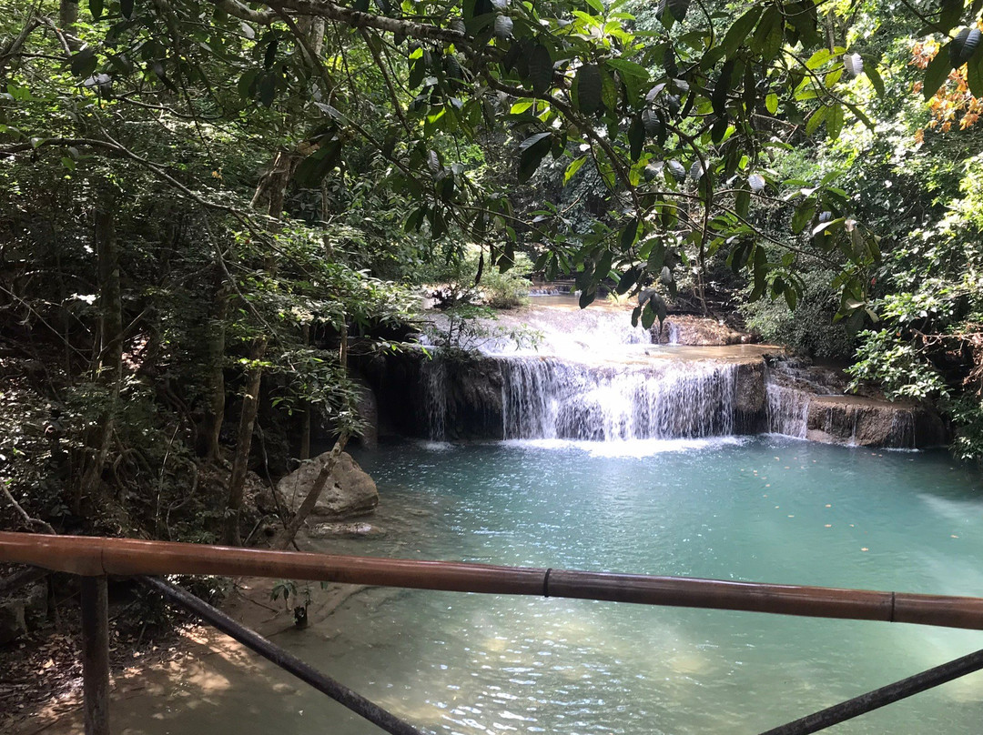 Pha Tad Waterfall景点图片