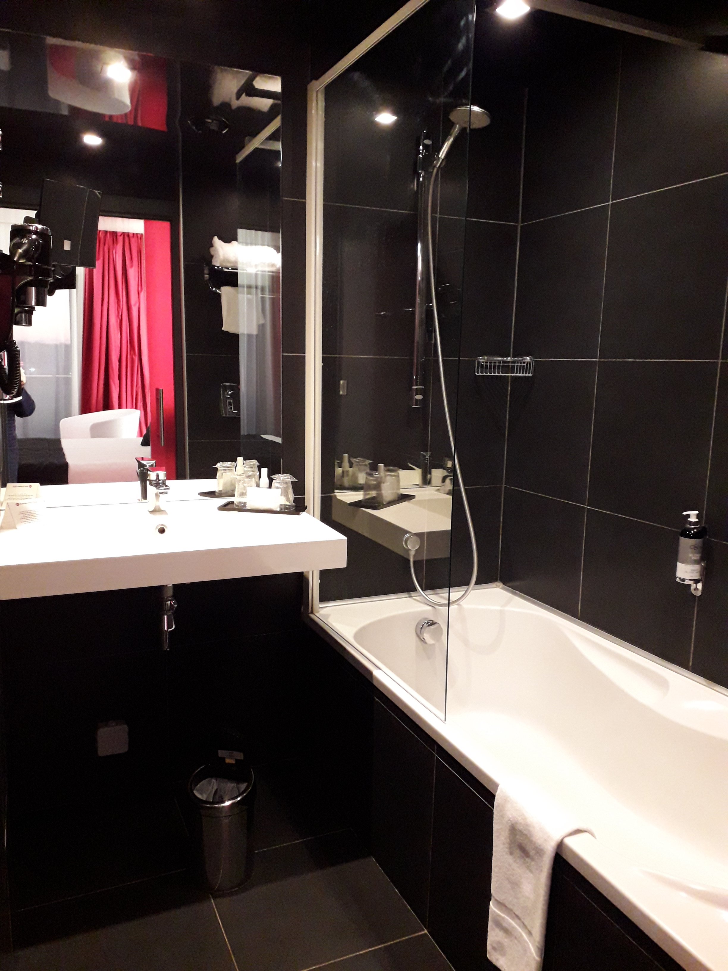 Comfort Aparthotel Bassin d’Arcachon-浴室