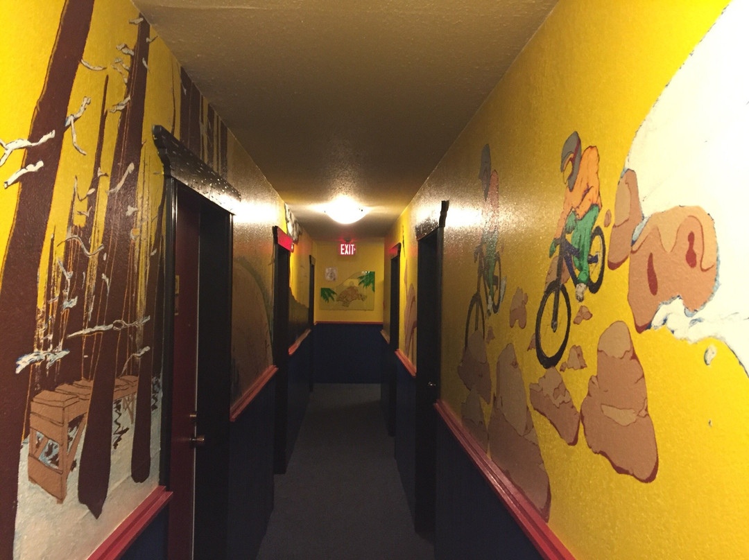 The Bulldog Hotel Silver Star主图