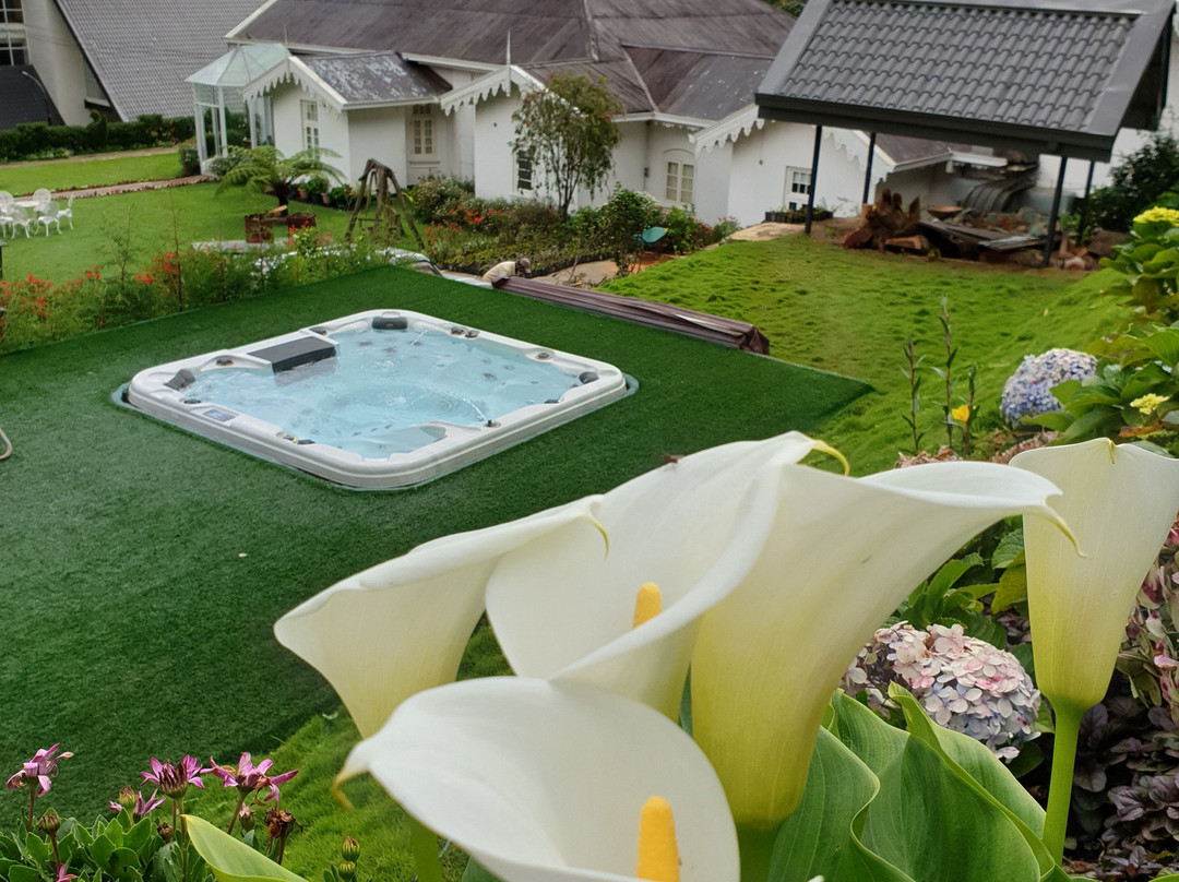 The Golden Ridge Hotel主图