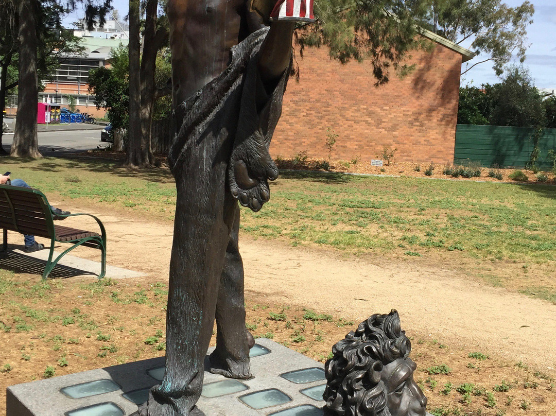 Courage Sculpture-菲茨罗伊必去景点