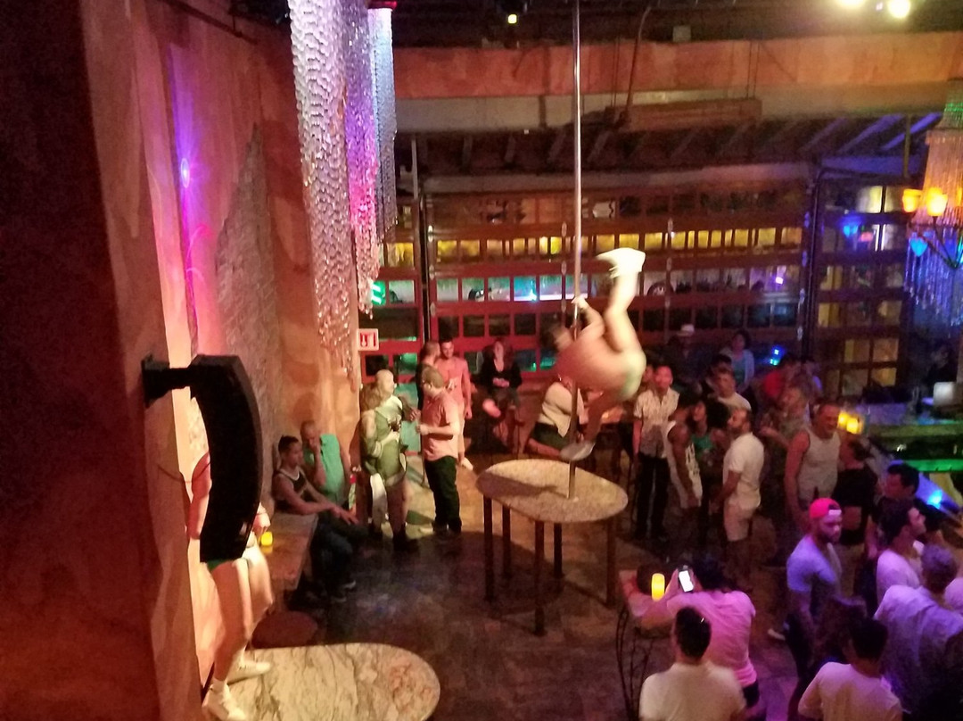 Bar La Noche-瓦拉塔港必去景点