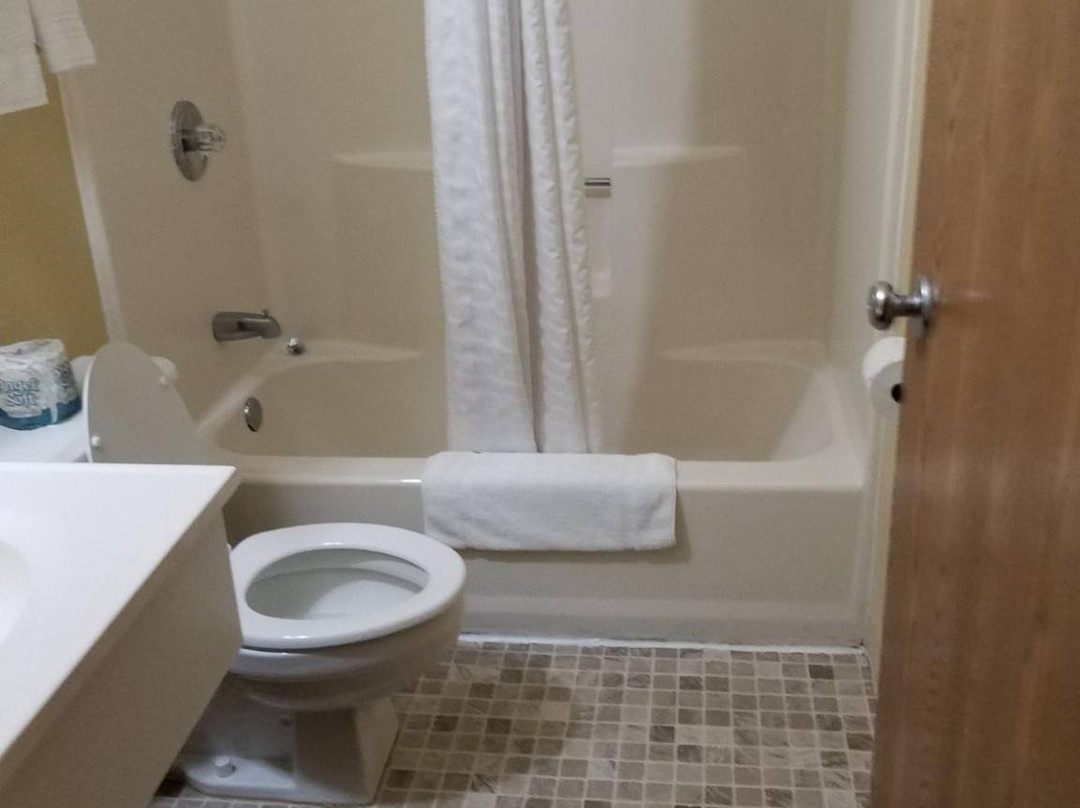 奥尔顿速8酒店主图