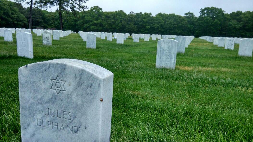 Calverton National Cemetery景点图片