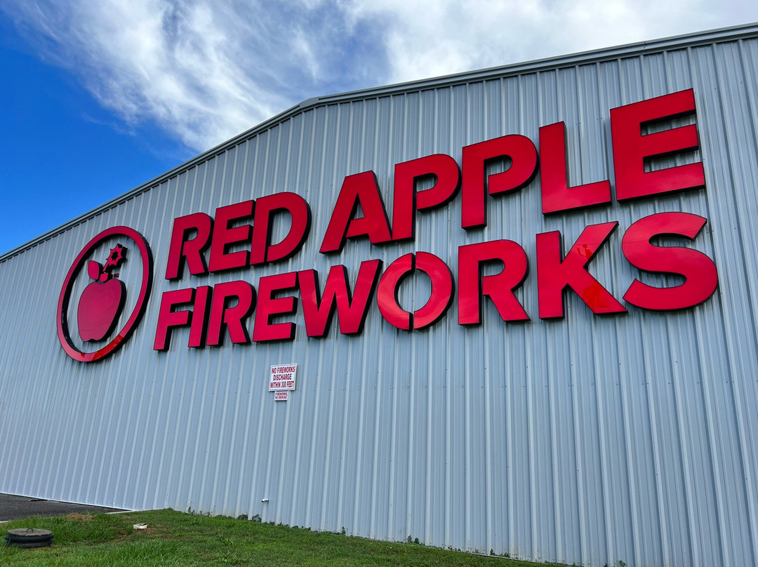 Adel旅游景点-Red Apple Fireworks - Valdosta, Ga