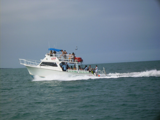 Rainbow Reef Dive Center-拉哥岛必去景点