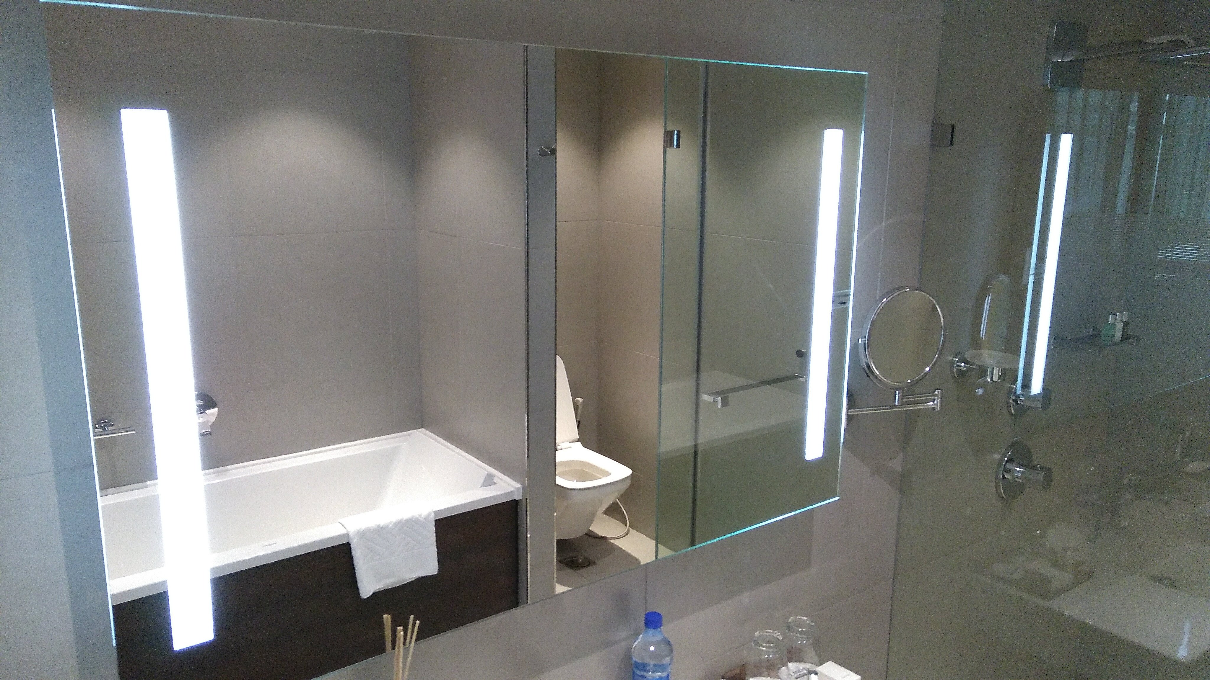 Legend Hotel Lagos Airport, Curio Collection by Hilton-浴室