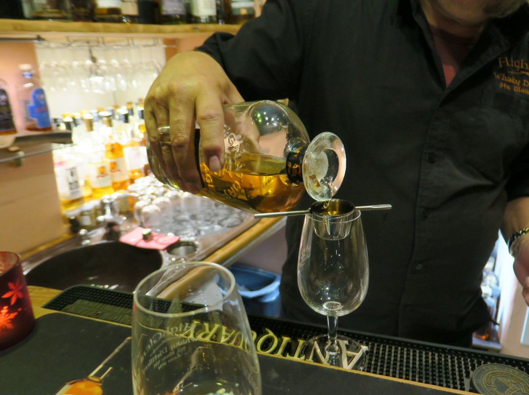 Smallest Whisky Bar On Earth-Santa Maria Val Müstair必去景点