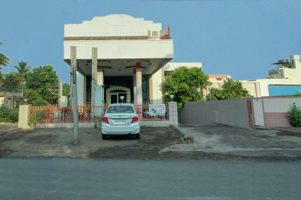 OYO 30636 Hotel Navaratna International主图