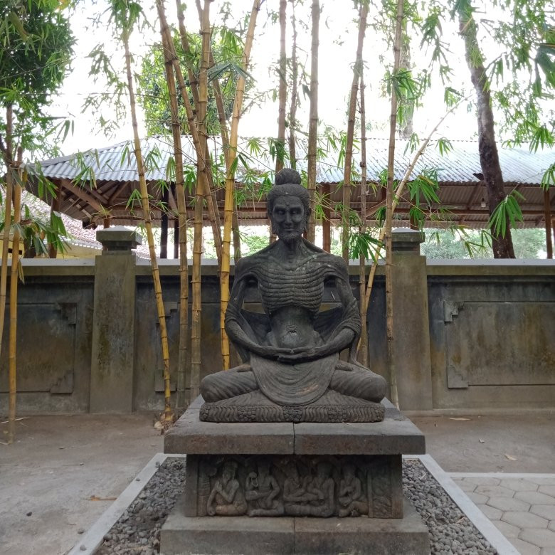 Candi Mendut (Temple)景点图片