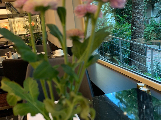 假日套房酒店主图