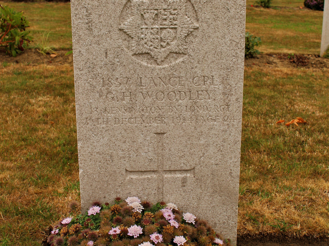 Rue-Du-Bacquerot (13TH London) Graveyard