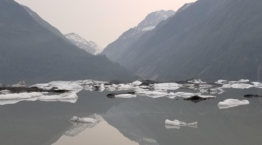Valdez Glacier Lake景点图片