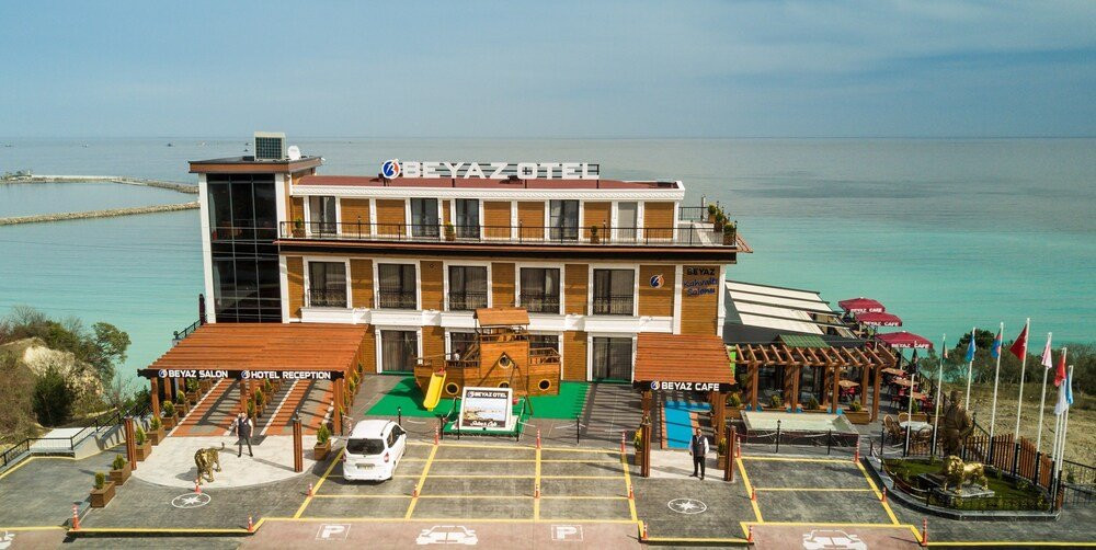 Beyaz Otel