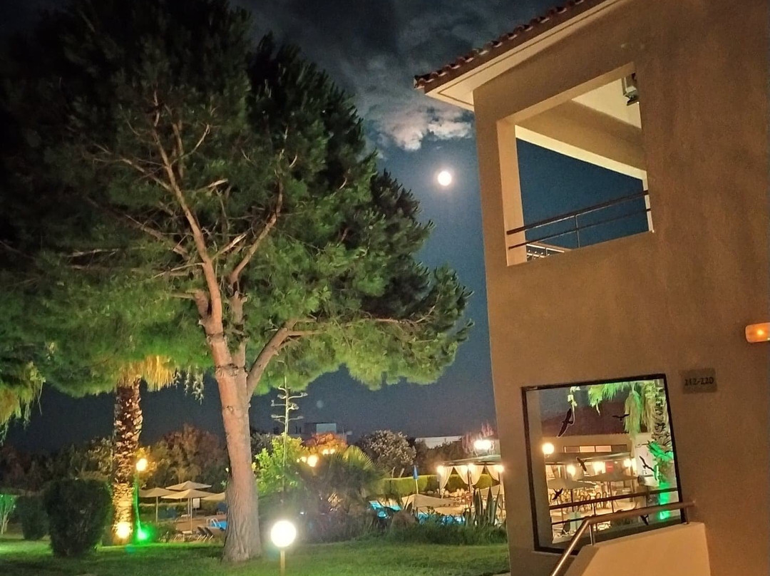 卡里维斯度假酒店主图