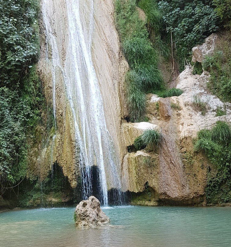 Kalamaris Waterfall景点图片