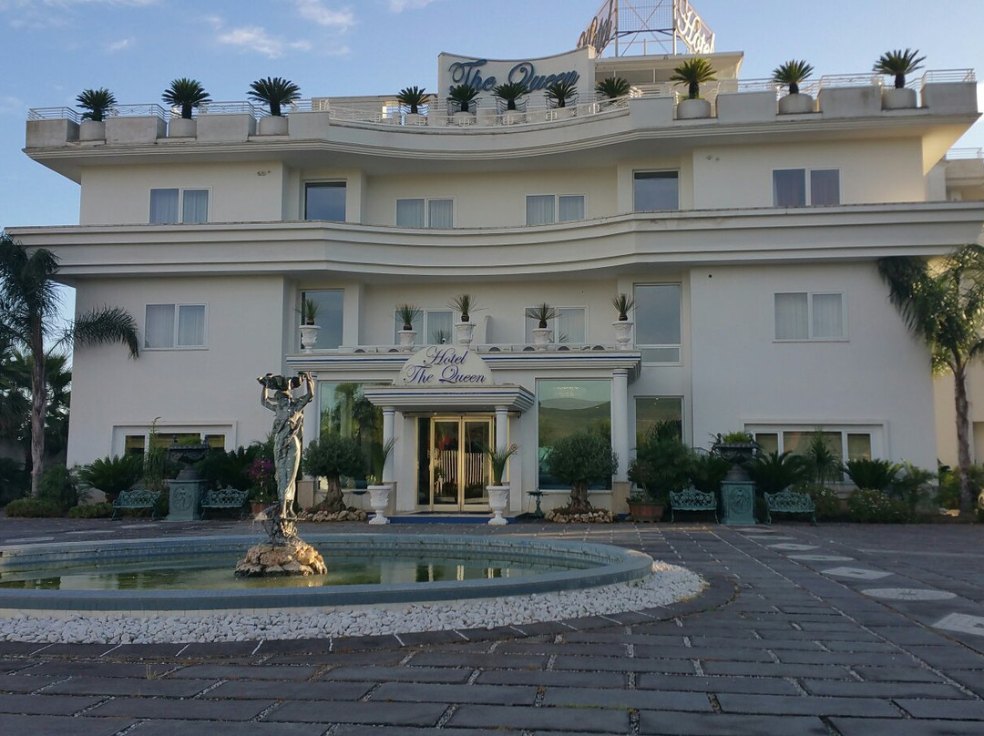 Hotel The Queen主图