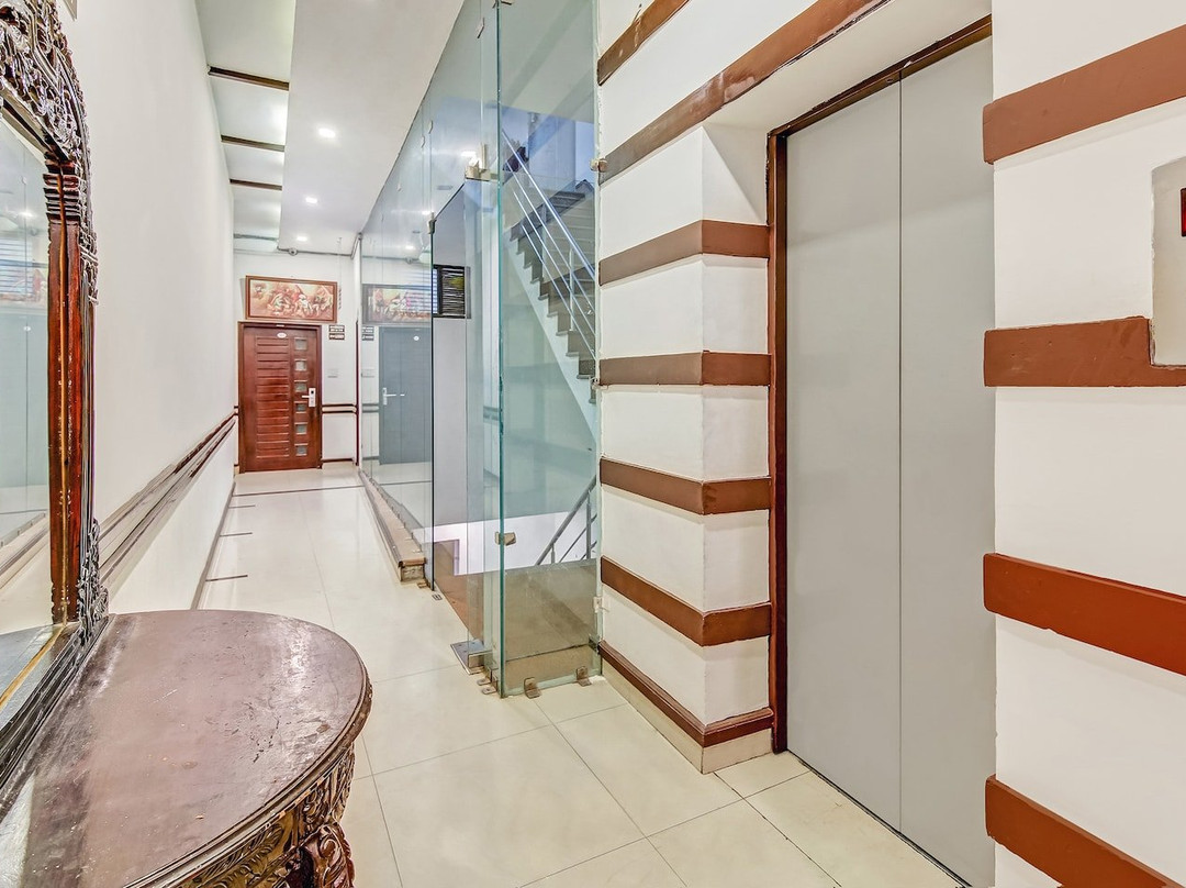 OYO 27999 Hotel Deep