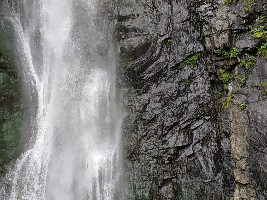 Gveleti Waterfall景点图片