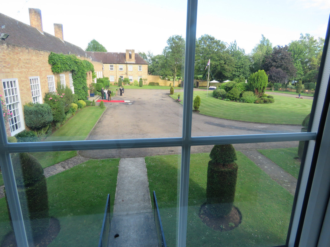 Hemswell Court主图