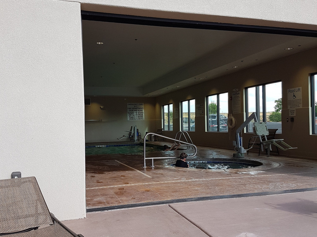 鲍威尔湖汉普顿套房酒店主图