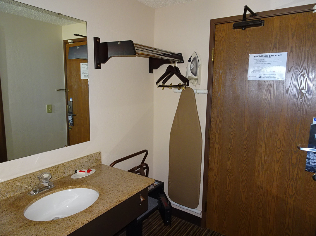 Super 8 by Wyndham Madison South主图