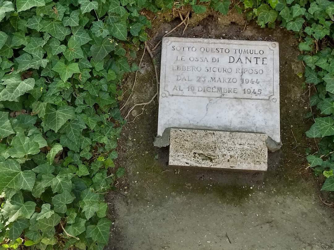 Dante's tomb and Quadrarco of Braccioforte景点图片