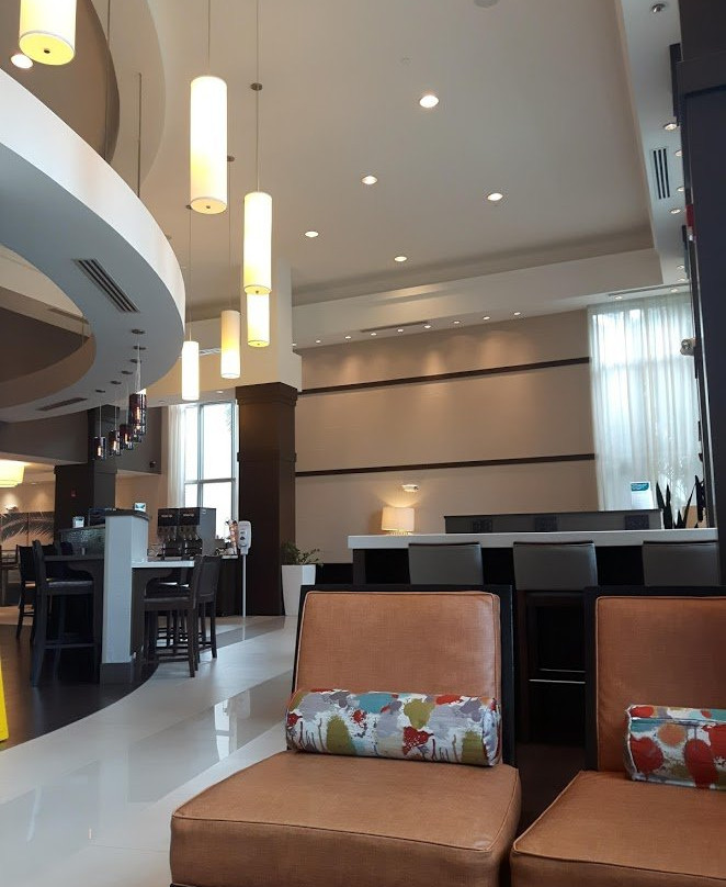 迈阿密机场北舒适套房酒店主图