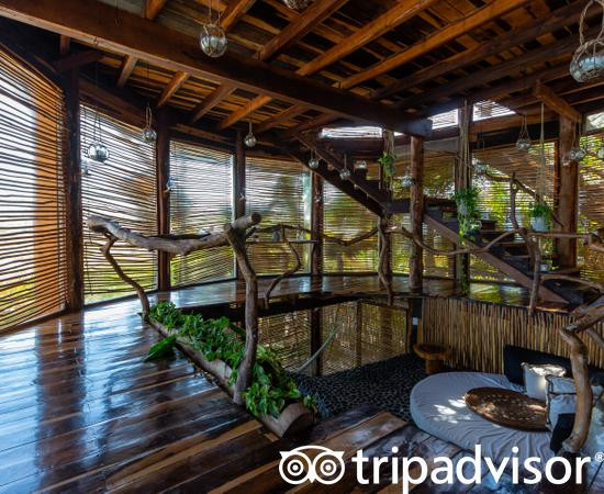 阿祖里克生态度假酒店主图