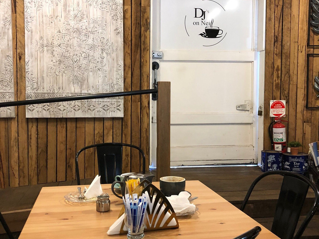 Boorowa餐馆和美食-DJ's on Neil