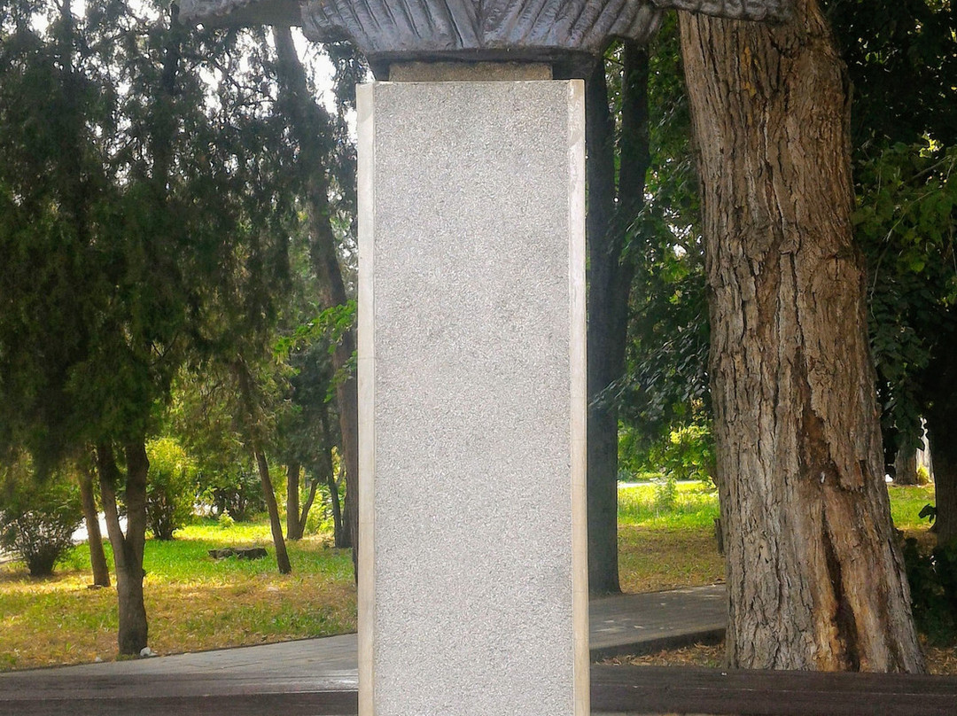 Monument to A.D. Bezkrovny景点图片