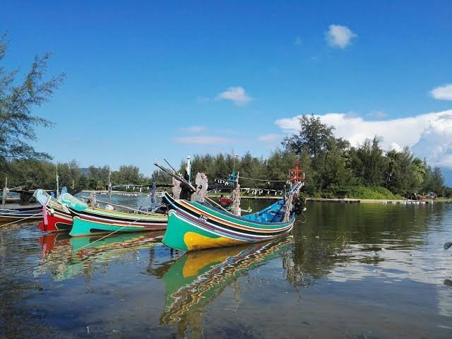 Narathat Beach景点图片