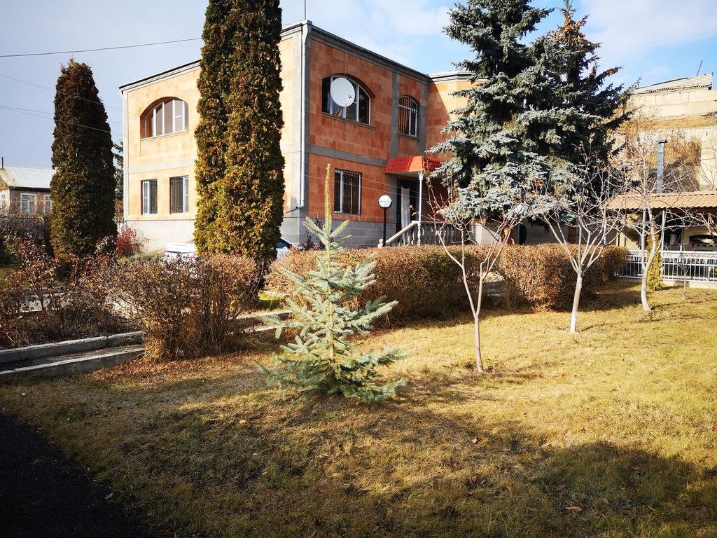 Qyavar House