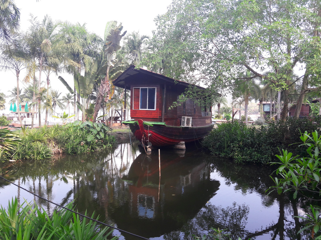 碧差汶府船屋天堂度假村主图