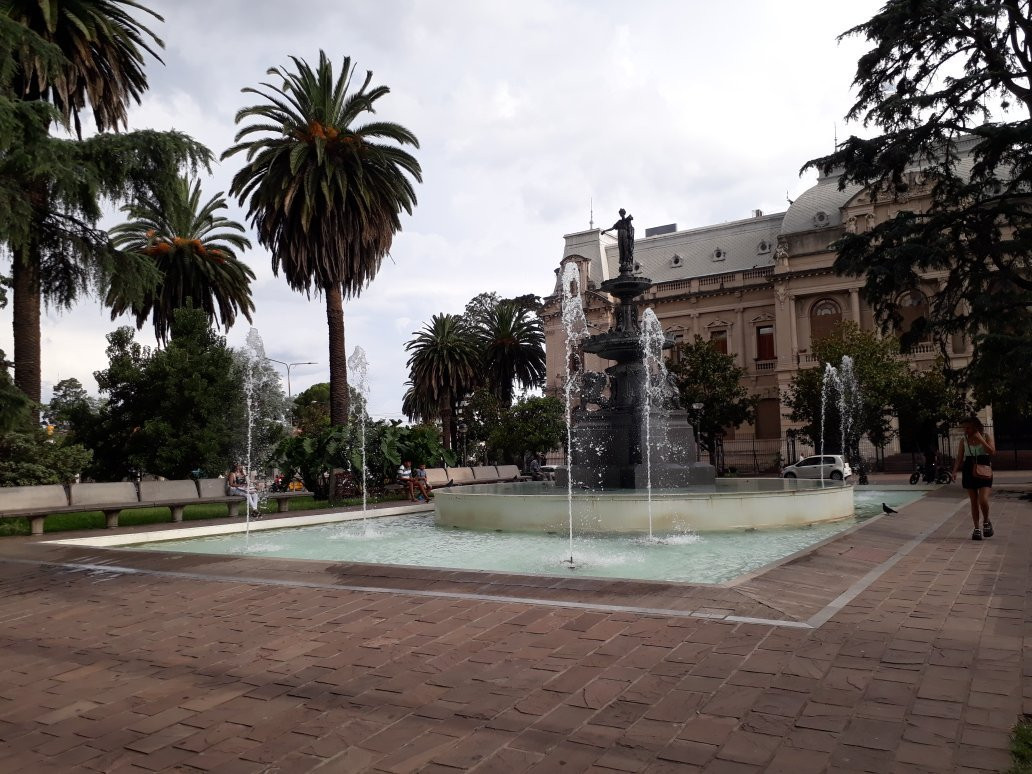 Plaza Belgrano景点图片