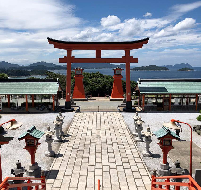 Fukutokuinari Shrine景点图片