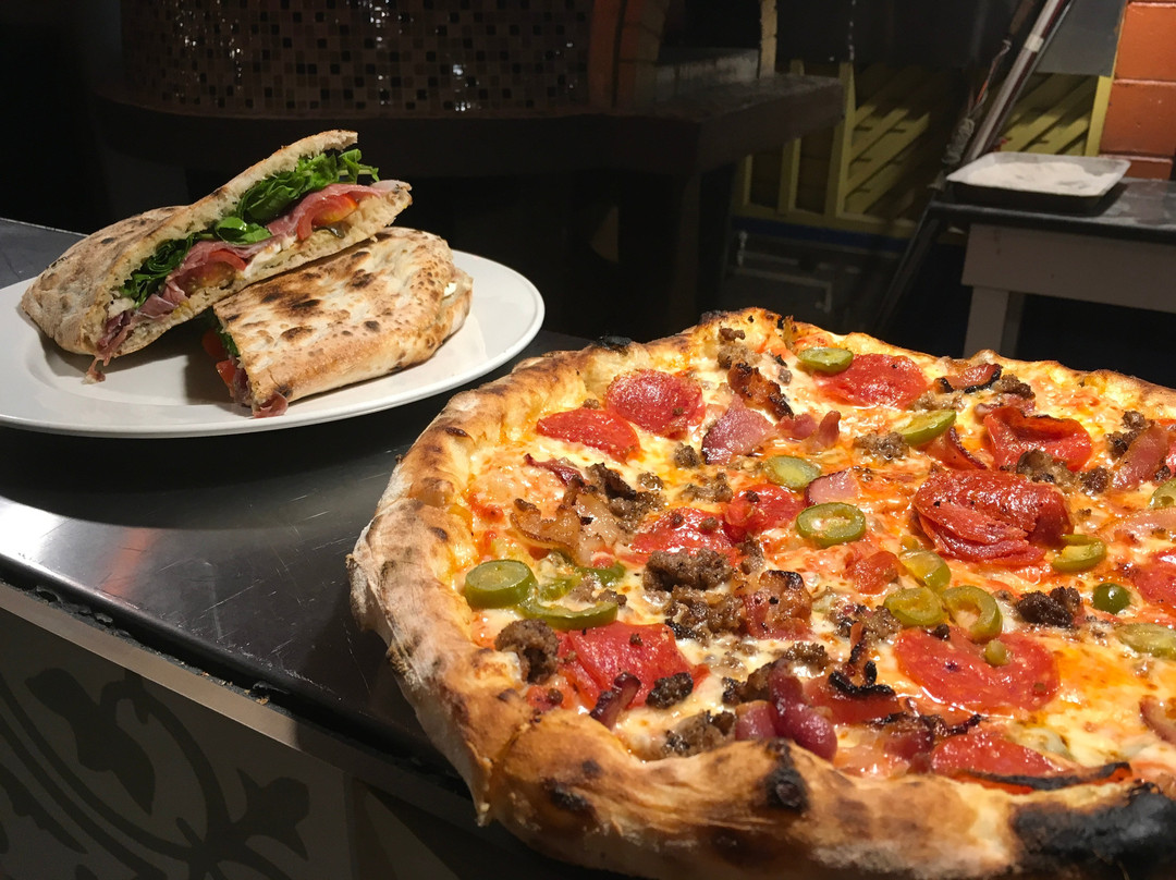 Paparrazzi Pizzeria and bar