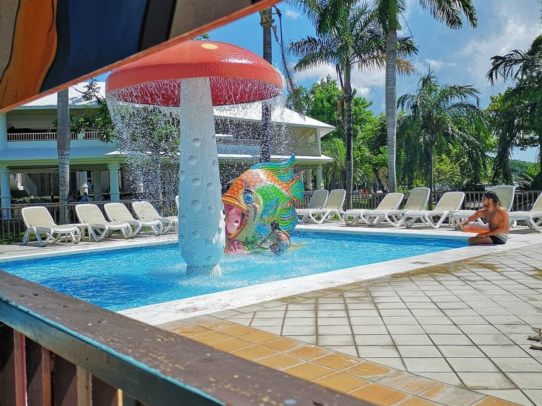 尼哥瑞尔悦宜湾酒店主图