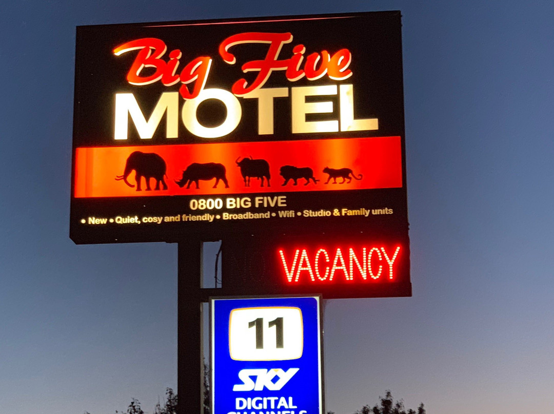 Big Five Motel主图