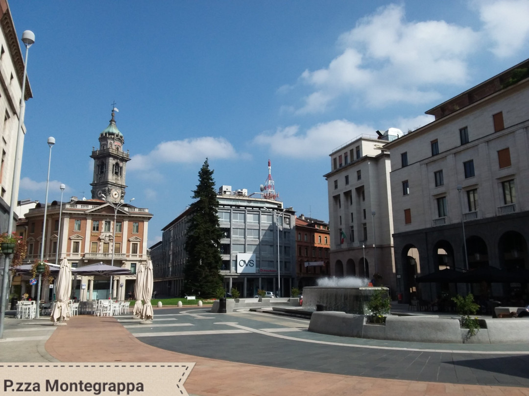 Fontana di Piazza Monte Grappa-瓦雷泽必去景点
