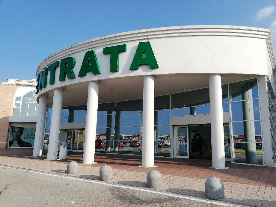 Centro Commerciale La Fattoria景点图片