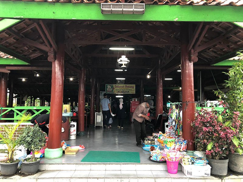 Sengkaling餐馆和美食-Warung Lesehan Ayam Goreng Pak Sholeh